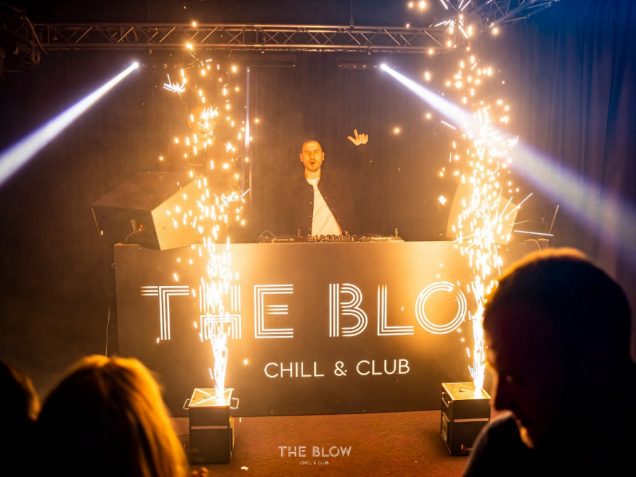 CHILL &amp; CLUB THE BLOW music club