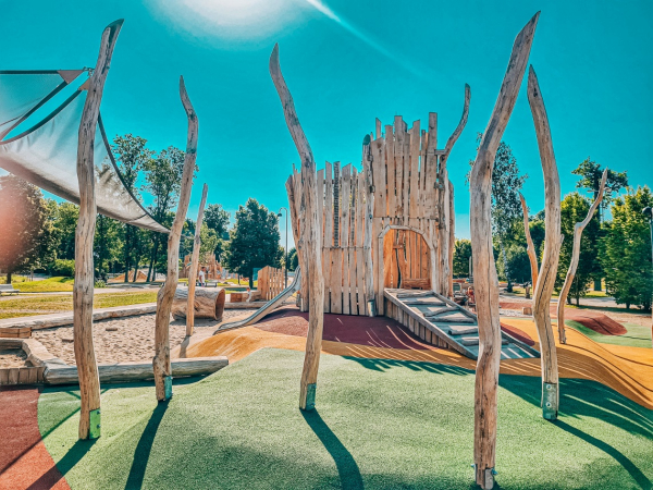 A children's recreation and play town in Uzvaras Park is open