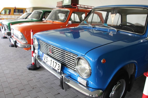Nõukogude autode kollektsioon autoteeninduses &quot;Anru Motors&quot; 